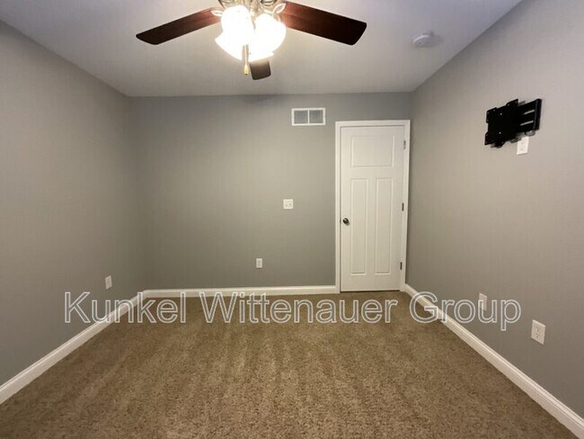 Building Photo - 2711 London Ln