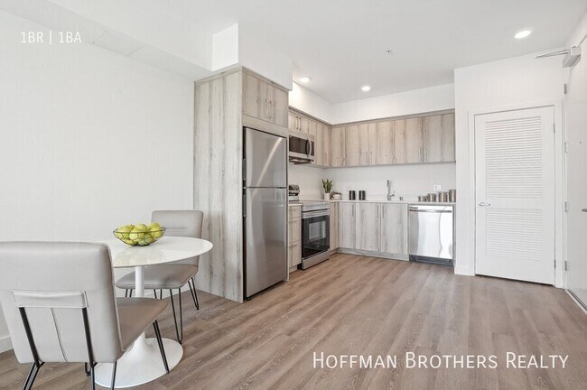 Building Photo - 224 N Alvarado St