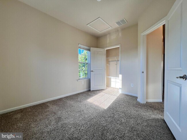 Building Photo - 22730 Autumn Breeze Ave