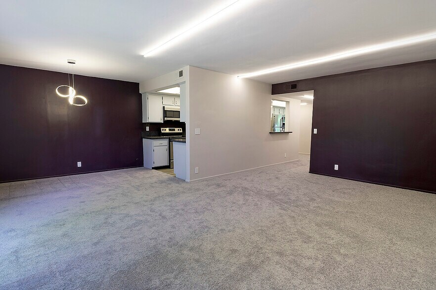 Building Photo - 1221 N Kings Rd