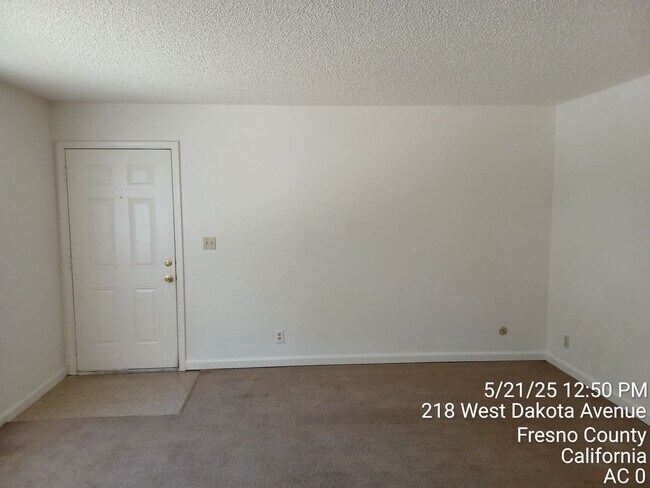 Building Photo - Garden Square Apartments   3 Bedroom, 2 Bath