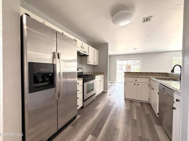 Building Photo - 10405 Ashwood Dr