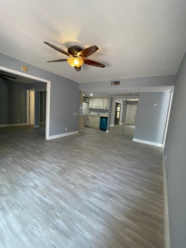 Building Photo - 602 Executive Center Dr