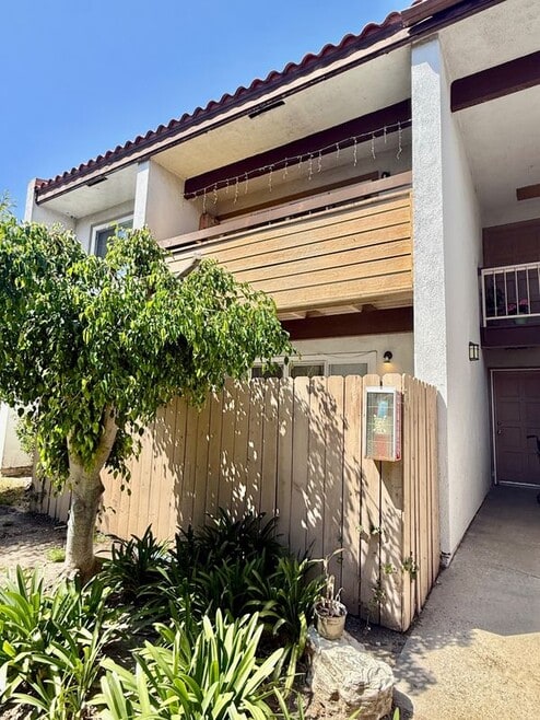 Building Photo - 2521 W Sunflower Ave