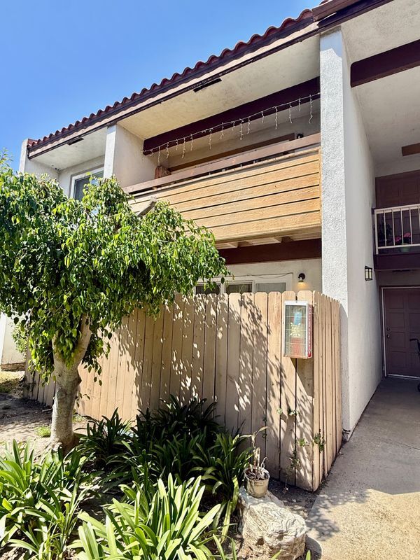 Building Photo - 2521 W Sunflower Ave