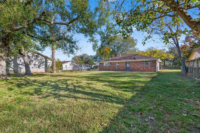 Building Photo - 1920 Ripple Creek Dr