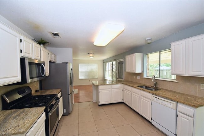 Building Photo - 8014 Cahill Dr