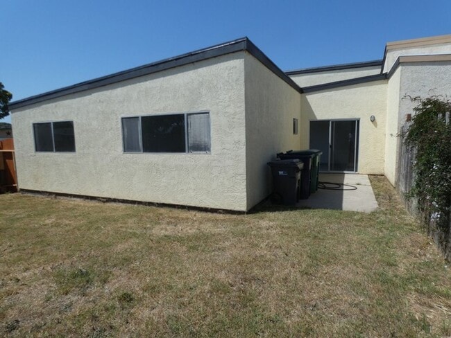 Building Photo - Cozy 2 bedroom 2 bath House with 2 Car Garage