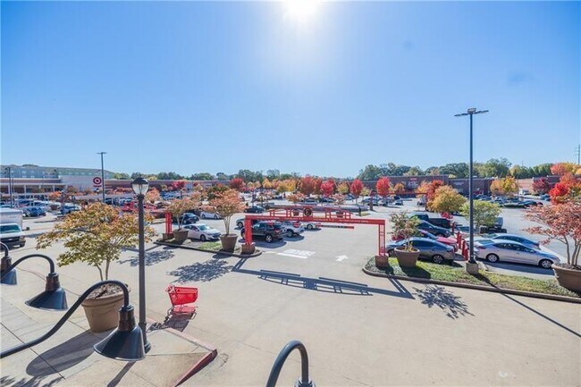 Building Photo - 1221 Caroline St NE