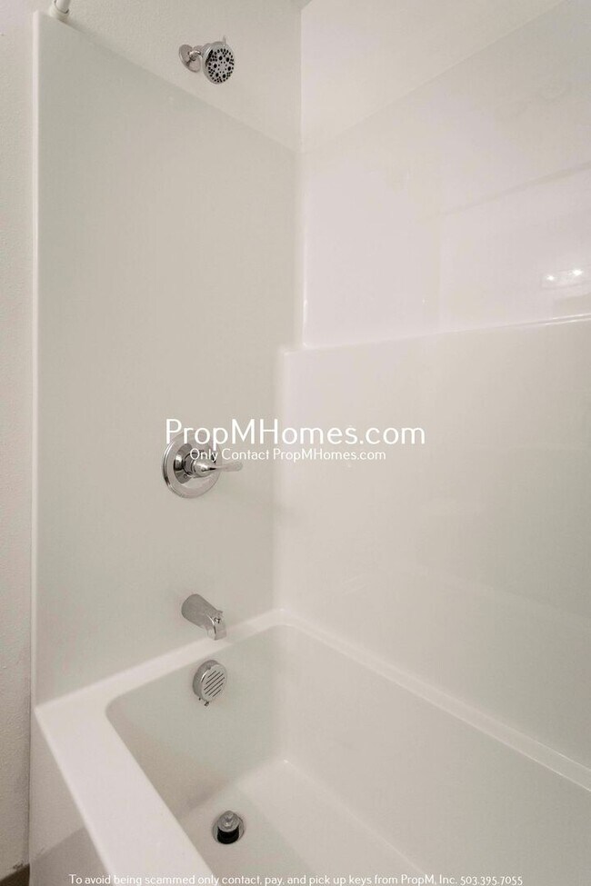 Building Photo - Fully Updated Home in Aloha - Large Yard!