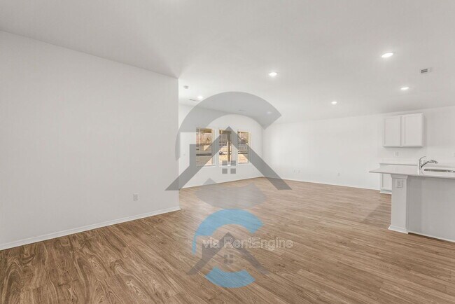 Building Photo - 20 E Sunbelt Ct