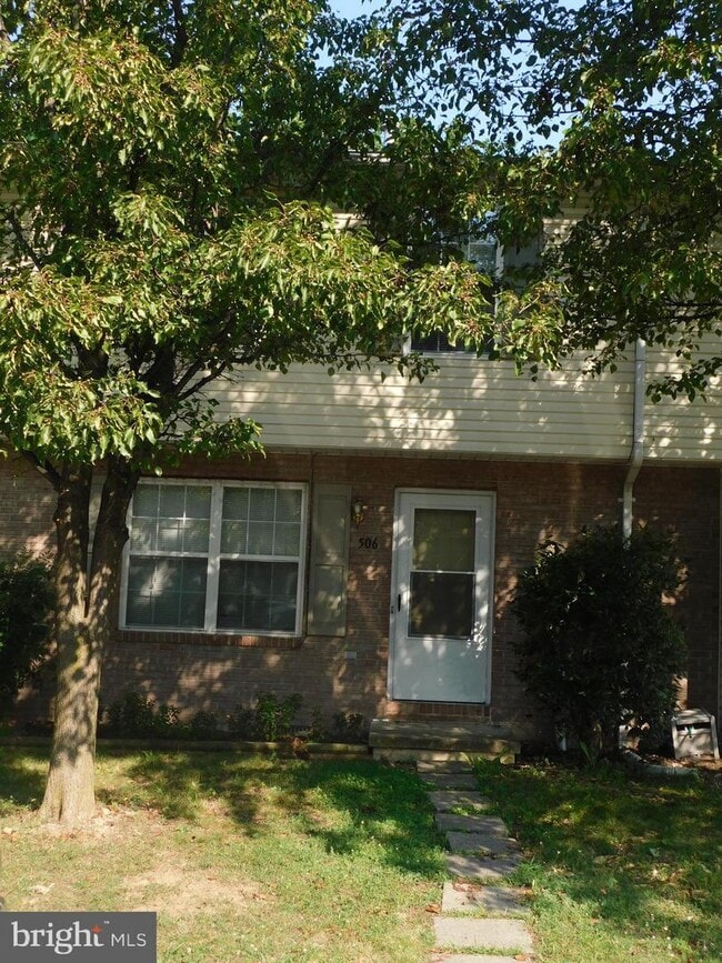 Building Photo - 506 Ridgefield Ave