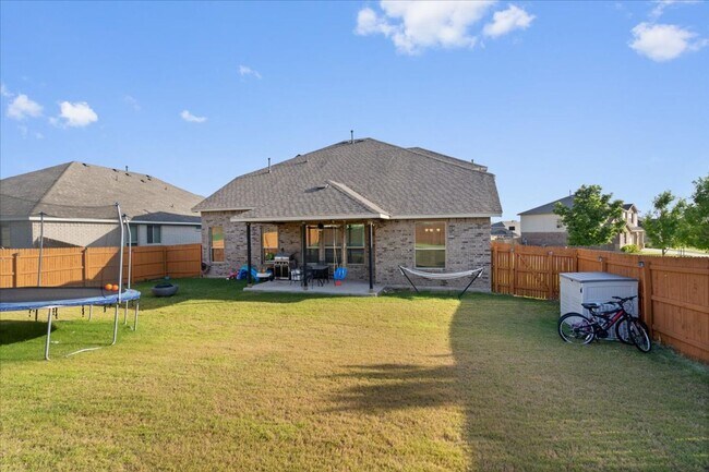 Building Photo - Spectacular 4 Bedroom, 3.5 Bath, Corner Lo...