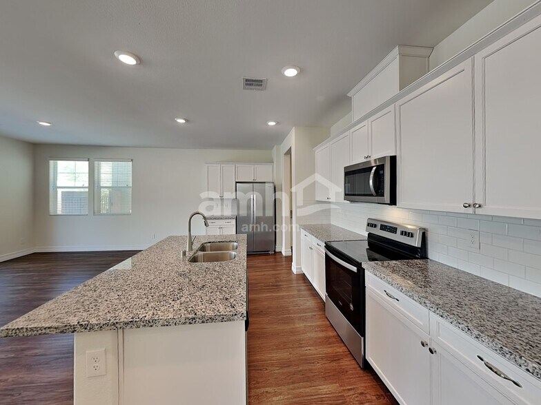 Building Photo - 6138 W Haleh Ave