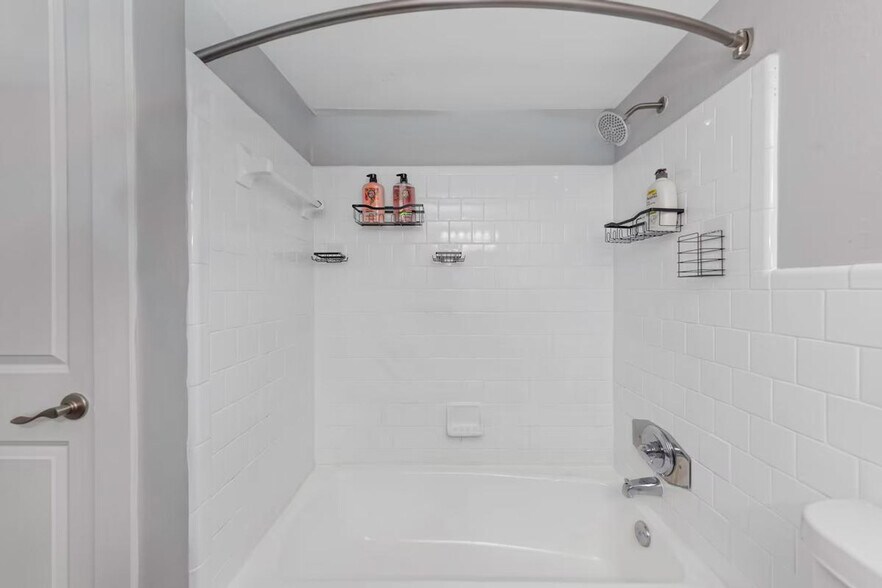 Building Photo - 4355 FL-60