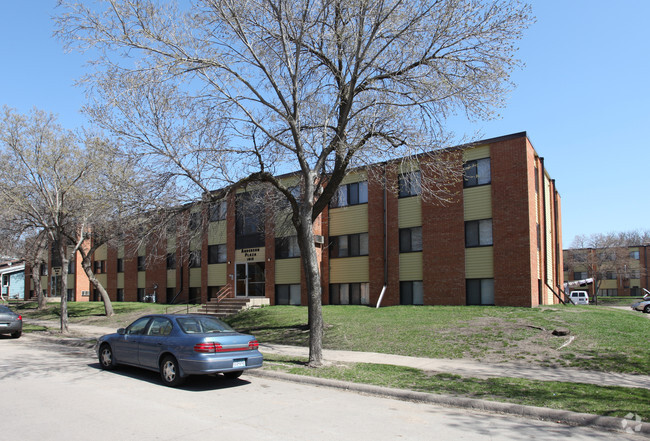 Anderson Plaza Apartments - 1800 NE Hayes St Minneapolis MN 55418 ...