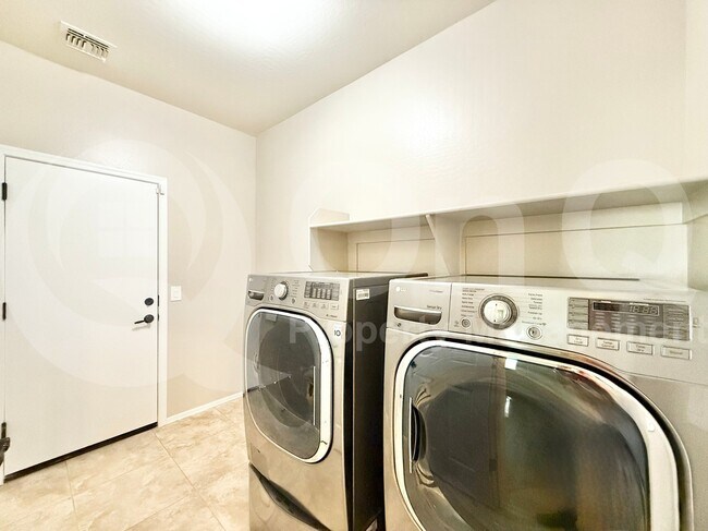 Building Photo - 10831 W Bronco Trail