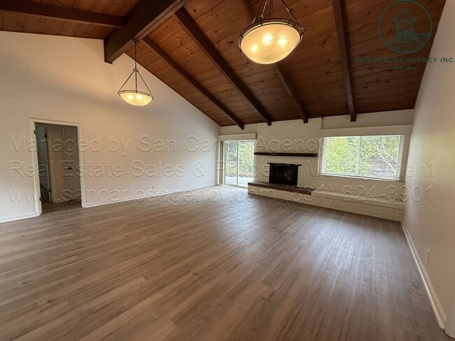 Building Photo - Remodeled Three Bedroom Upper Hatton Fields Home