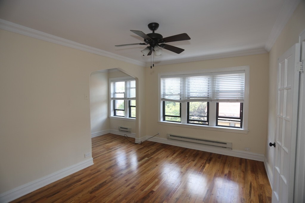 Building Photo - 4742 N Hermitage Ave