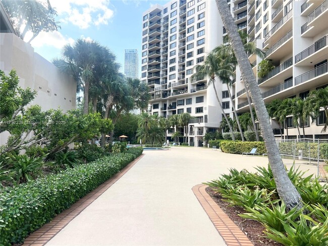 Building Photo - 540 Brickell Key Dr