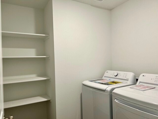 Building Photo - 2566 Aaron Pl