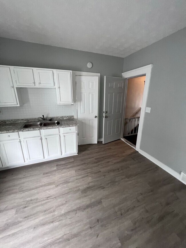 Building Photo - 3718 E 59th St