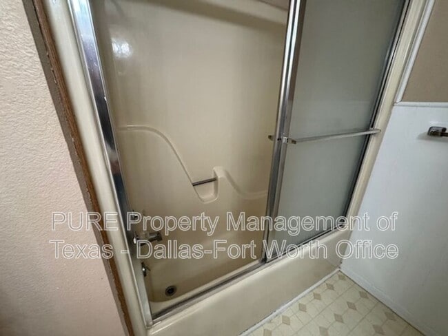 Building Photo - 6321 Kelly Dr