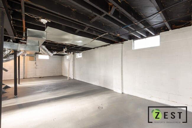 Building Photo - OPEN HOUSE SATURDAY JANUARY 4th 2:00pm to ...