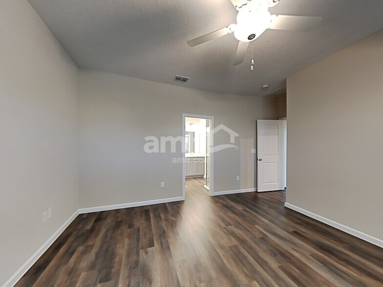 Building Photo - 163 Spruce Point