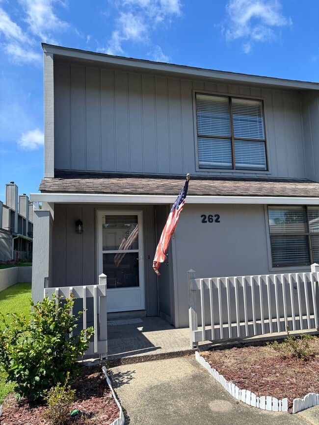 Building Photo - 262 Highpoint Dr
