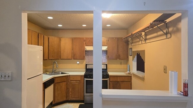 Building Photo - 48 Mendrey Ct
