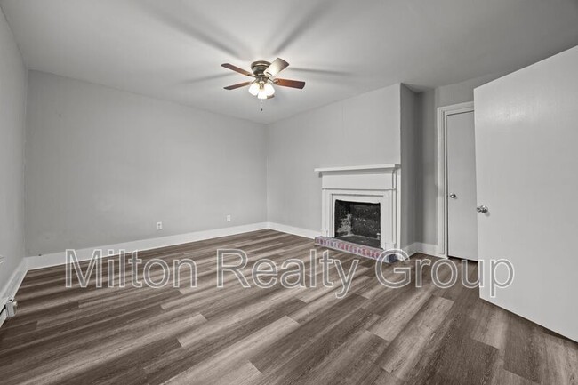 Building Photo - 210 S Elm Ave