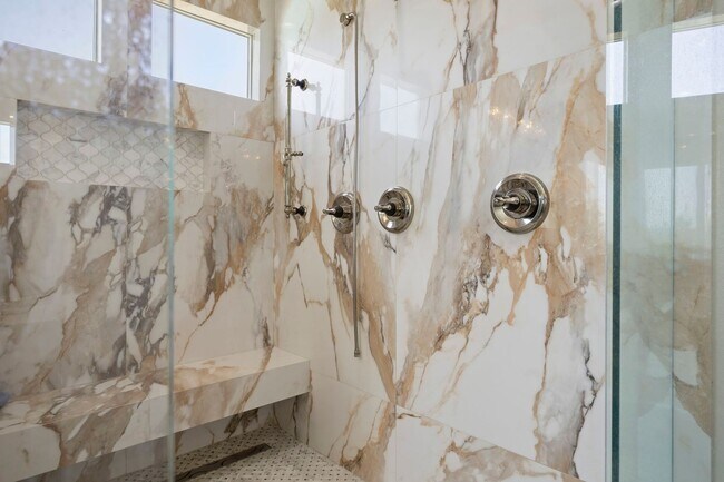 Building Photo - Exquisite Luxury Living in the Moorpark Country Club Estates