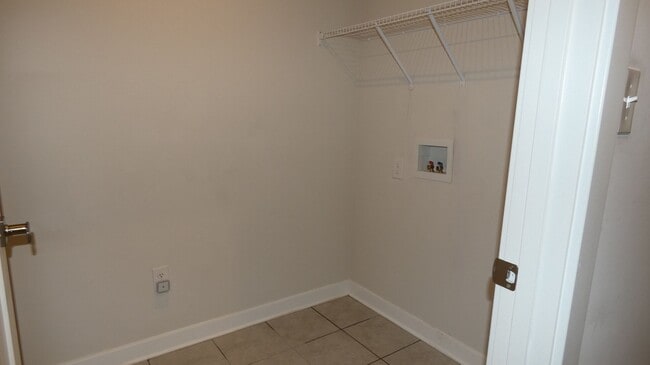 Building Photo - Spacious 4-bedroom, 3.5-bath home in Tipp City, OH