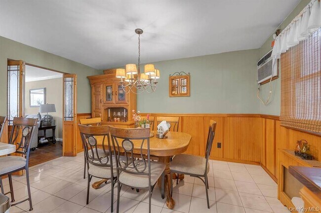 Building Photo - 2433 Young Ave