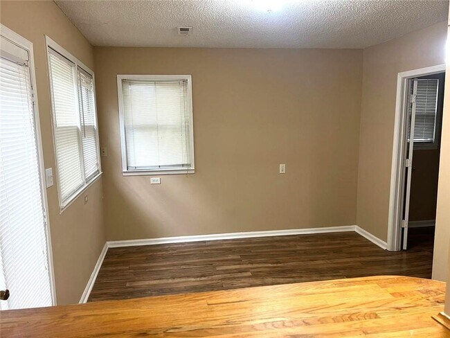 Building Photo - 8114 Woodlake Dr