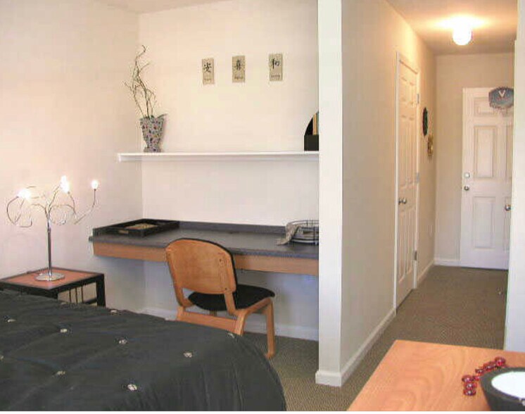 Building Photo - 140 Yellowstone Dr