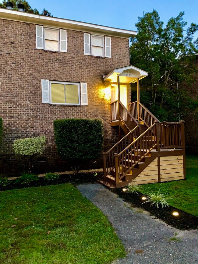 Building Photo - 1483 Theresa Dr