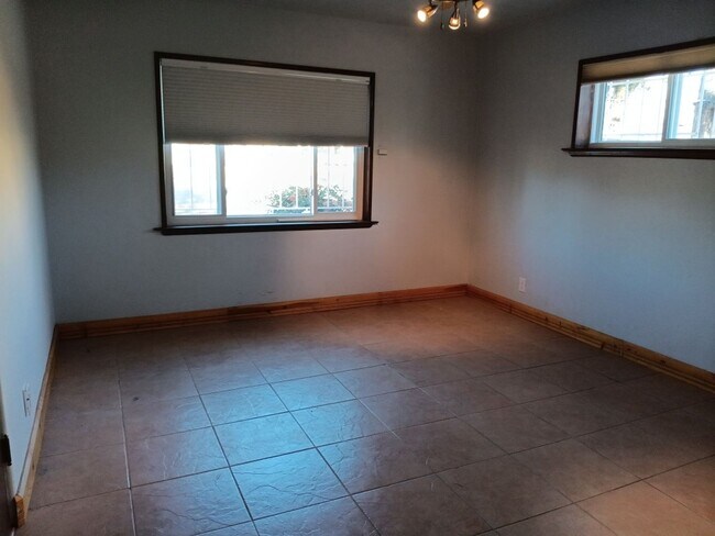 Building Photo - 3 Bedroom, 3 Bathroom Home! Schedule a Showing Soon!