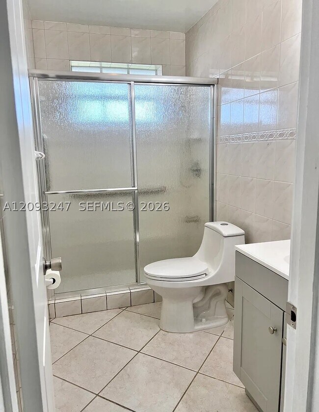 Building Photo - 1175 W 33rd St