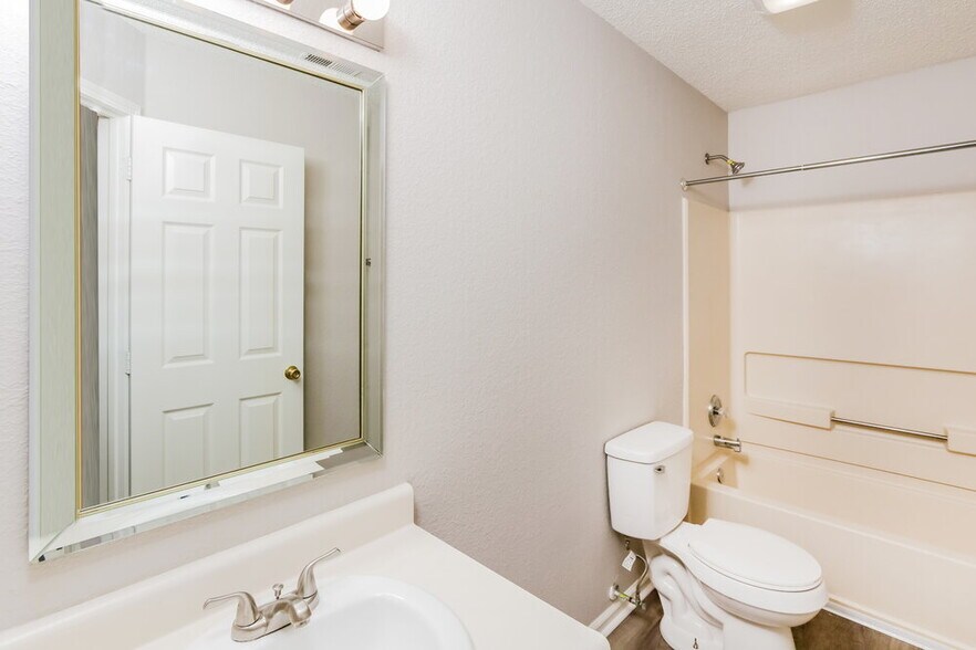 Building Photo - 2027 Odell St