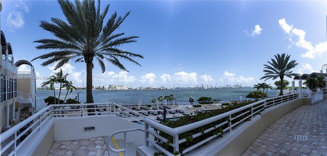 Building Photo - 808 Brickell Key Dr