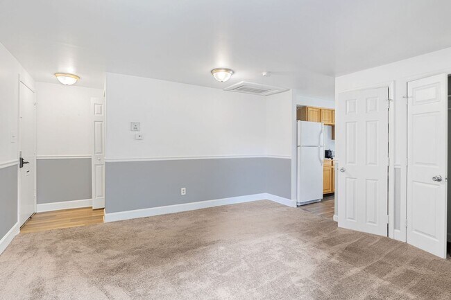 Building Photo - 3528 E Fall Creek Pkwy N Dr