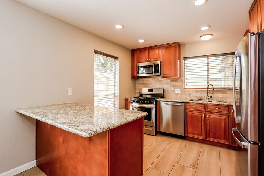 Building Photo - 2613 Orion Dr