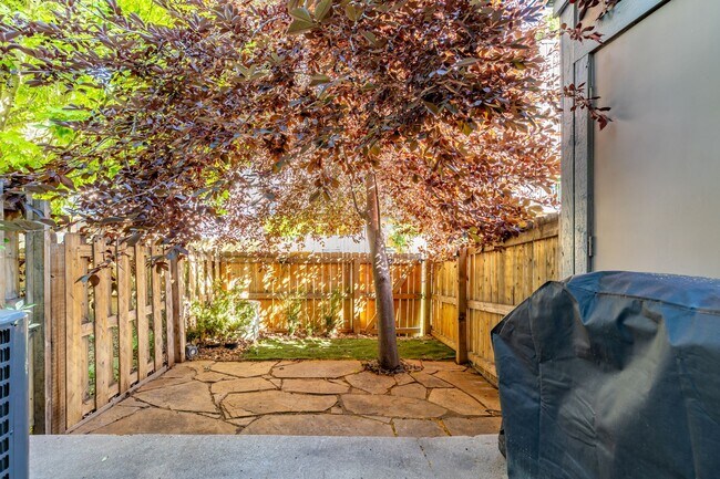 Building Photo - 8066 S Columbine Ct