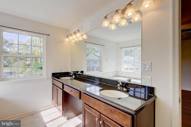 Building Photo - 101 Pearce Ln