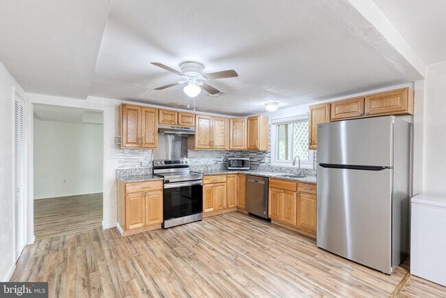 Building Photo - 2249 Four Seasons Dr