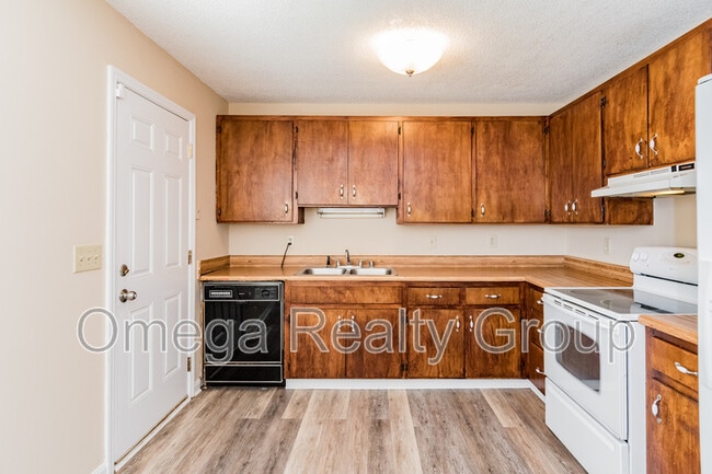 Building Photo - 1031 Oak Blvd