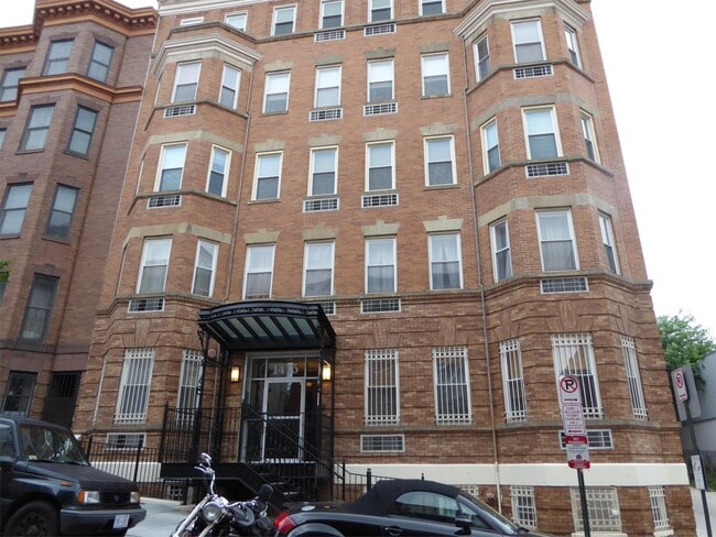 Building Photo - 1415 Chapin St NW