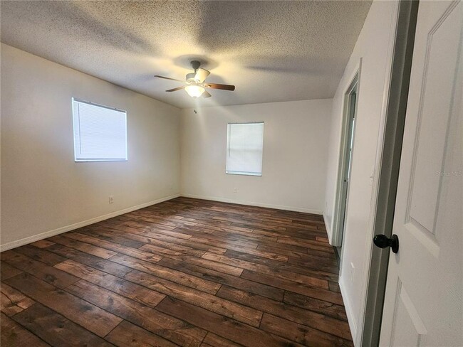 Building Photo - 9392 N Sandree Dr